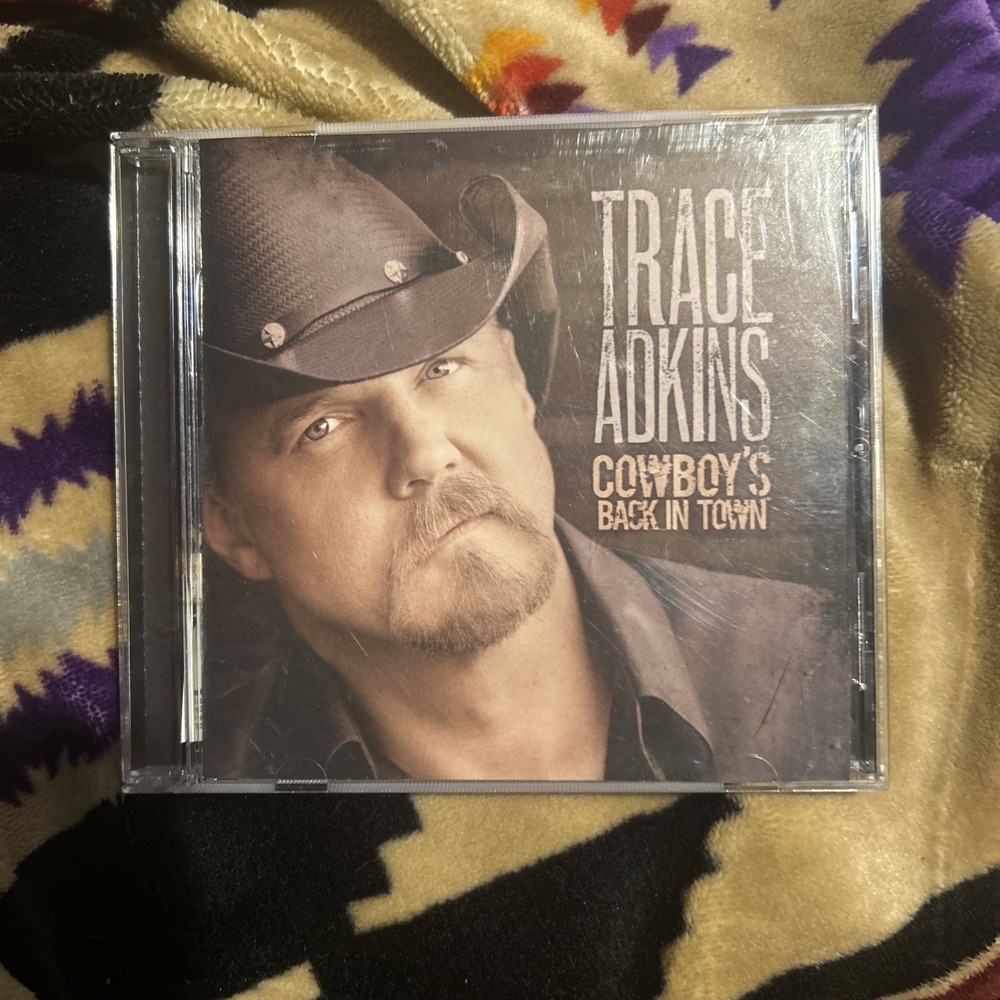 Cowboys Back in Town by Trace Adkins CD 2010